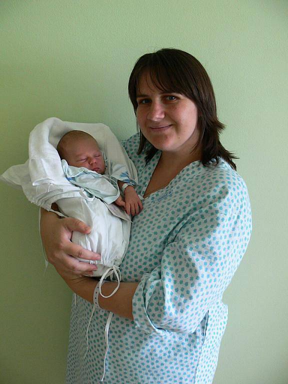 Martin Švécar s maminkou Helenou, Otinoves, narozen 4. července, 48 cm, 3050 g