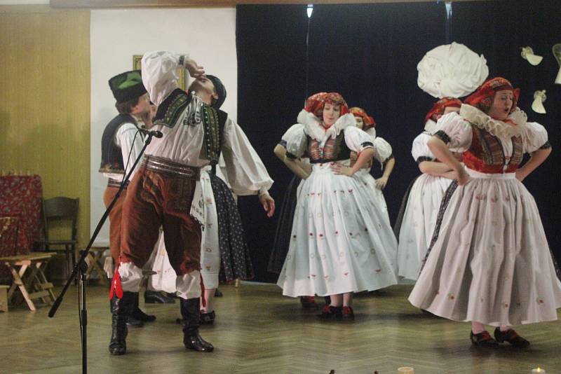 V  Kralicích se sešli v kulturním domě vyznavači folklóru.