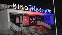 Výročí založení našeho státu uctilo i prostějovské Kino Metro 70, které se přesně v 17.11 hodin rozzářilo barvami trikolory. 17.11. 2020
