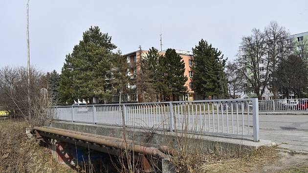 Dosluhující most ve vrahovické ulici Marie Pujmanové 15. 3. 2022