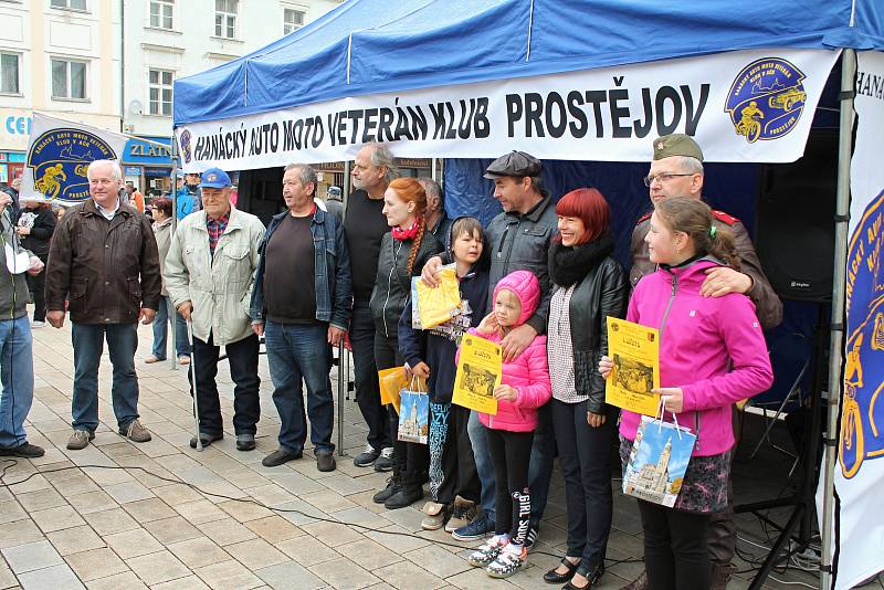 Historické motorky a auta projížděly Prostějovem. 12.5. 2019