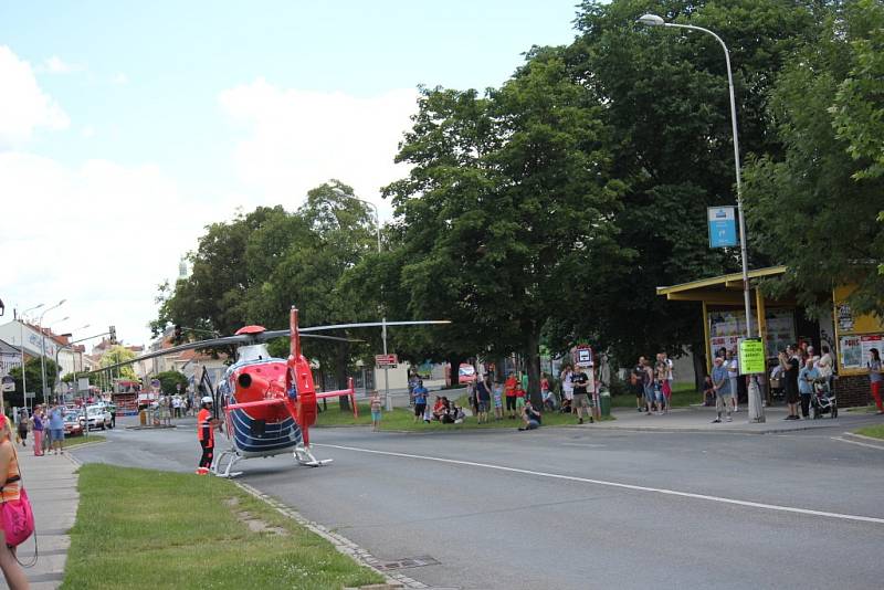 Vrtulník na Plumlovské! Muže zavalila zeď