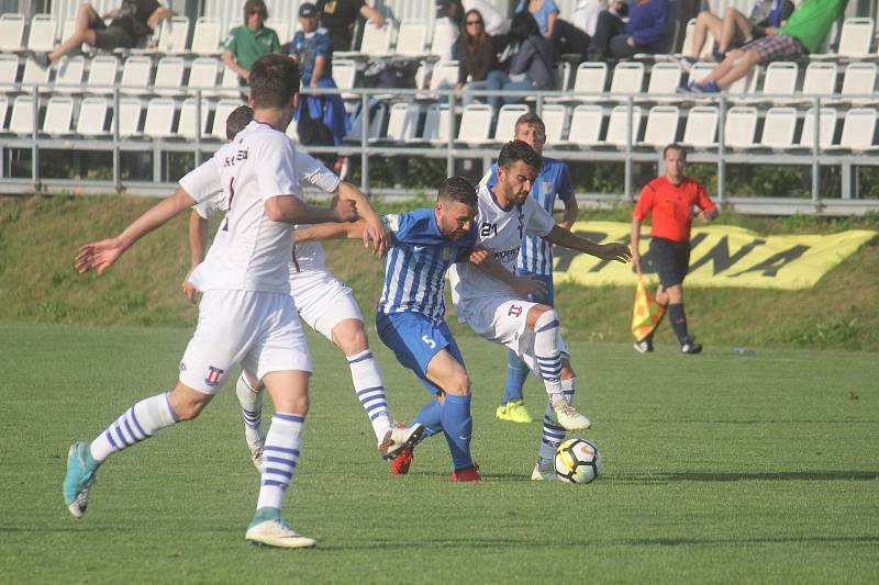 Fotbalisté Prostějova (v modrém) doma podlehli Líšni 2:6