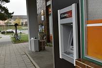 Obyvatelé Kostelce na Hané mohou nově využívat bankomat.