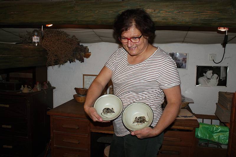 Manželé Marcela a Zdeněk Palíškovi vyrábí v Křenůvkách keramiku, která se dostala až do Austrálie.