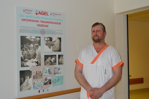 Karel Bátěk se živí jako sanitář přes pětadvacet let.
