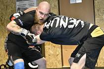 Svůj poslední trénink před zápasovou premiérou v MMA absolvoval v úterý večer Psycho Michal Peštuka alias Hanácké vlk. 19.1. 2022