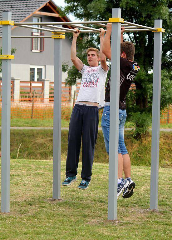 Exhibice silového cvičení Street Workout v Držovicích