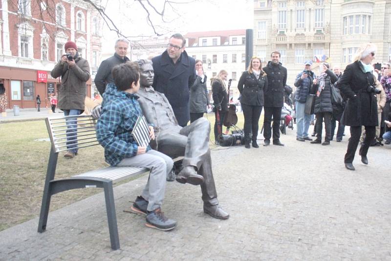 Odhalení sochy Jiřího Wolkera v Prostějově