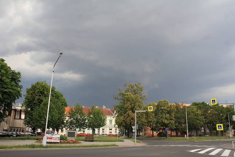 Bouřkové mraky v Prostějově, 1.7.2019