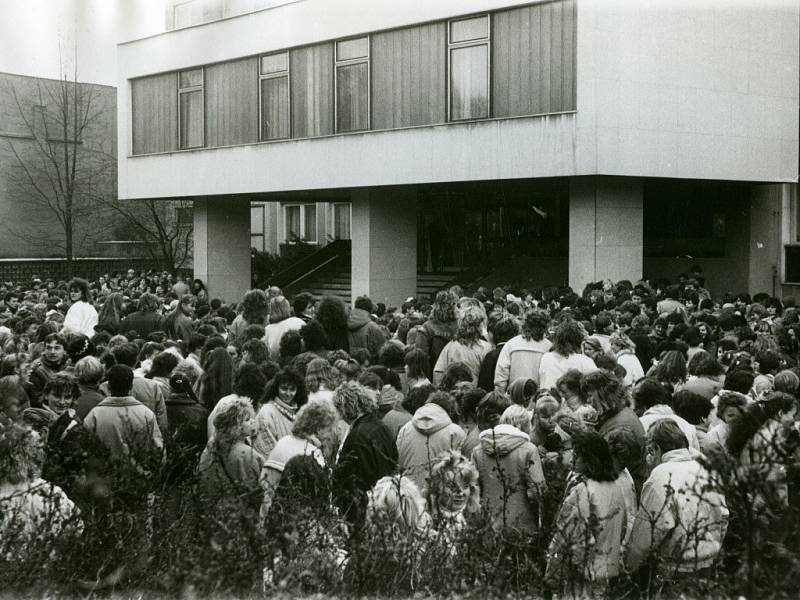 Studenti žádali dialog s vedením škol, zkvalitnění osnov, vytvoření důstojných podmínek pro výuku, příchod nediskreditovaných pedagogů, dostupnost vzdělání pro všechny, vznik nezávislých organizací dětí a mládeže, reorganizaci svazu mládeže atd.