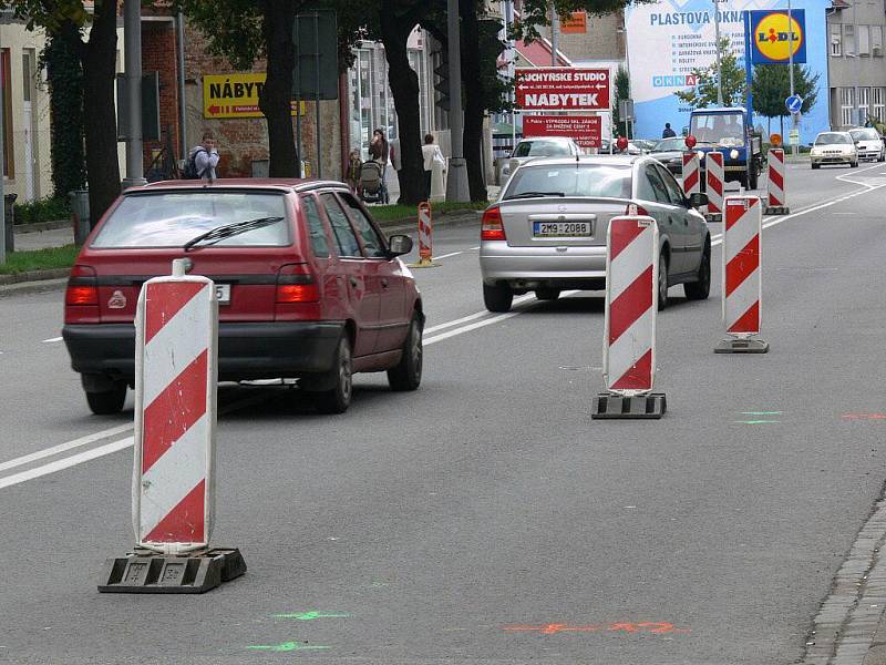 Oprava hlavní křižovatky u Vojáčkova náměstí v Prostějově působí dopravní komplikace