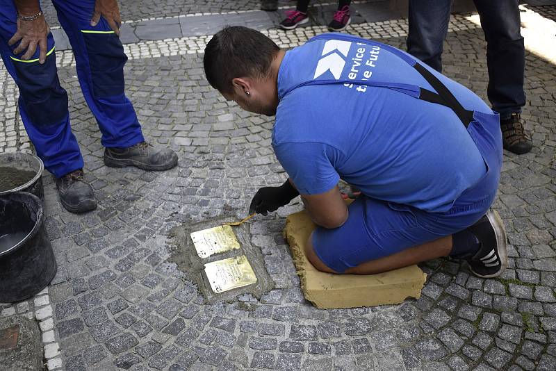 V Prostějově bylo uloženo dalších 13 Kamenů zmizelých. 25.6. 2020