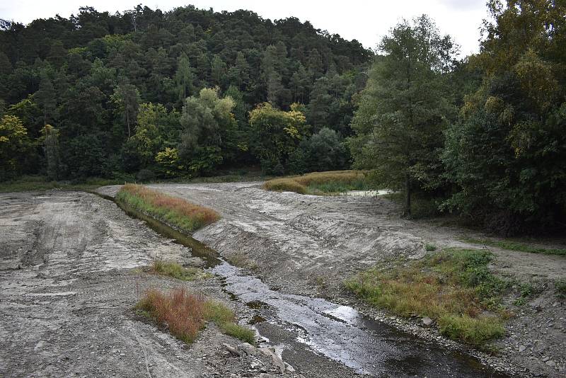 Retenční nádrž na přítoku plumlovské přehrady je již vybagrována a čeká na podzimní výsadbu. 24.9. 2021