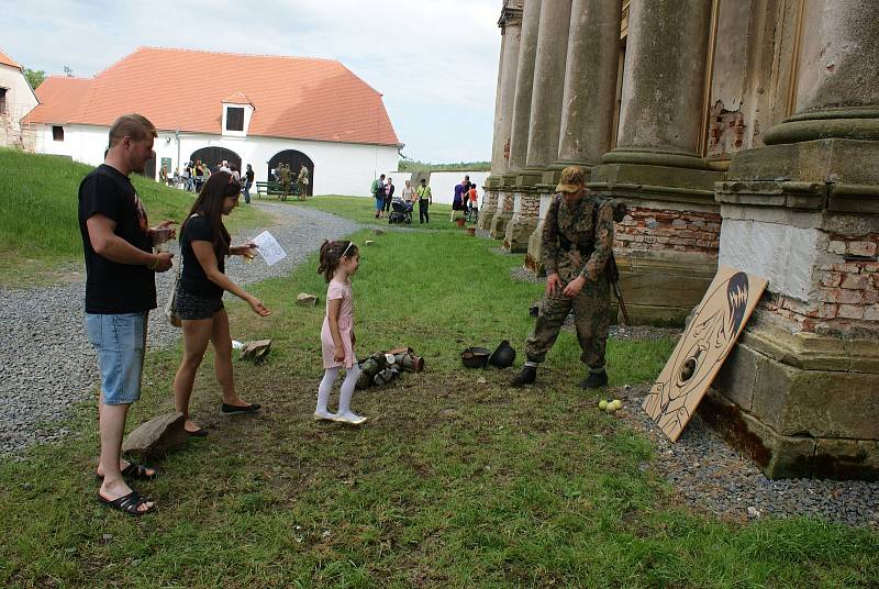 Dětský den s Kluby vojenské historie na plumlovském zámku - 6. 6. 2020