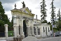 Hlavní brána na městský hřbitov v Prostějově prochází velkou rekonstrukcí. 6.6. 2022
