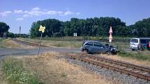 Následky po střetnutí vlaku s osobním automobilem mezi Kostelcem na Hané a Prostějovem