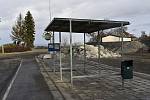 Po letité autobusové zastávce zůstaly v Určicích pouze kusy betonu. 3.2. 2022