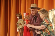 Děti v úterý potěšil herec a divadelník Jan Přeučil. S manželkou Evou jim zahrál Šípkovou Růženku.