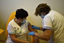V prostějovské nemocnici se začalo s očkováním proti Covid-19. 4.1. 2020