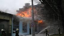 Požár autodílny v Dolní ulici v Prostějově