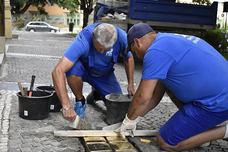 Další Kameny zmizelých byly umístěny v několika prostějovských ulicích. 1.7. 2021