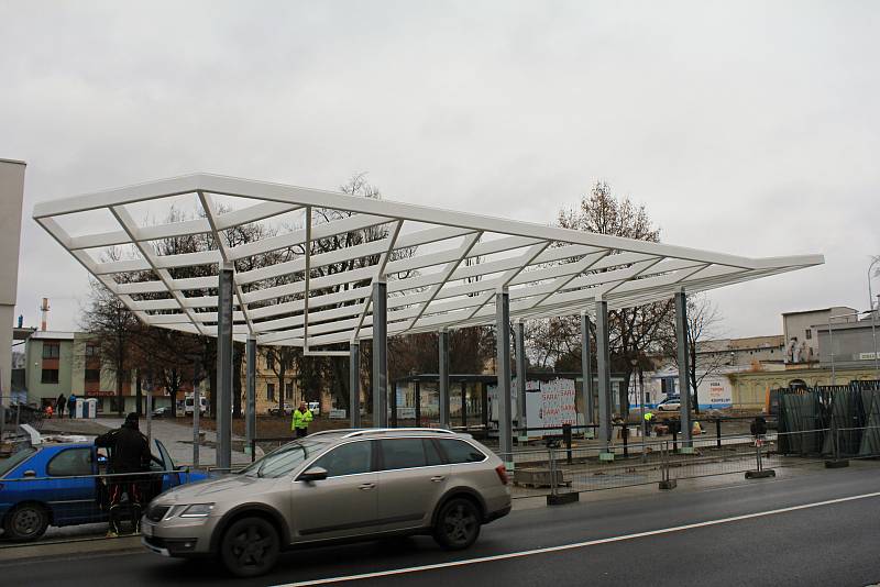 Střecha autobusového terminálu na Floriánském náměstí v Prostějově - 26. 11. 2019