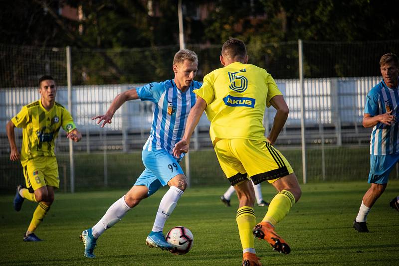 Fotbalisté Prostějova (v bílo-modrém) porazili Varnsdorf 3:2.