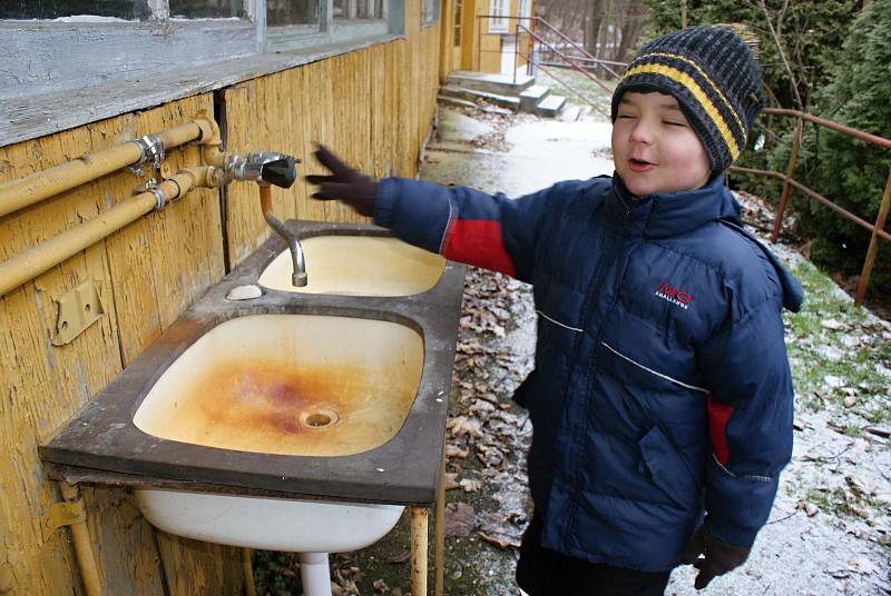 Chátrající rekreační středisko v Oklukách - 28. 12. 2019