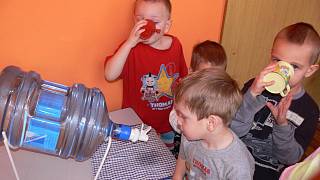 Kolik tekutin mají nejen malé děti v horkých dnech vypít? - Orlický deník