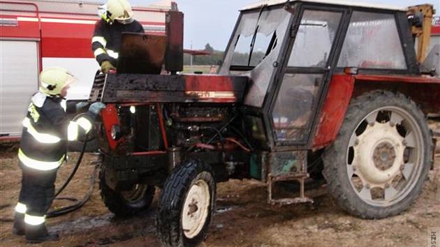 Požár traktoru v Ochozi