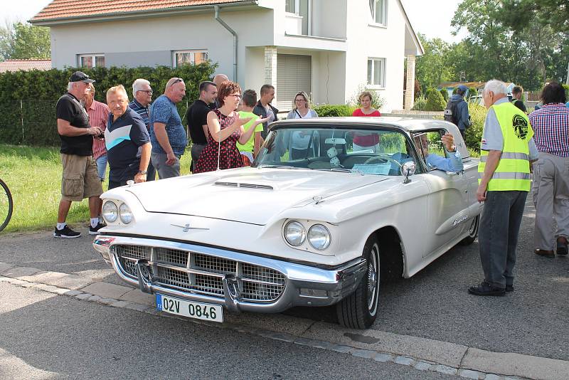 Přehlídka historických motorových vozidel v rámci soutěžní přehlídky Rallye na pohodu - z lázní do lázní. 18.8. 2019