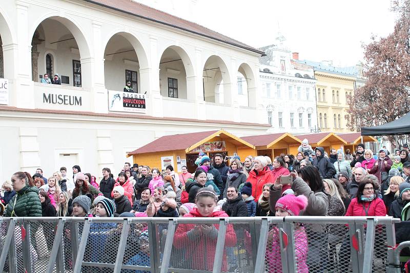 Vystoupení mateřských školek z Prostějova na velikonočním jarmarku. Foto: Deník/Zdeněk Vysloužil