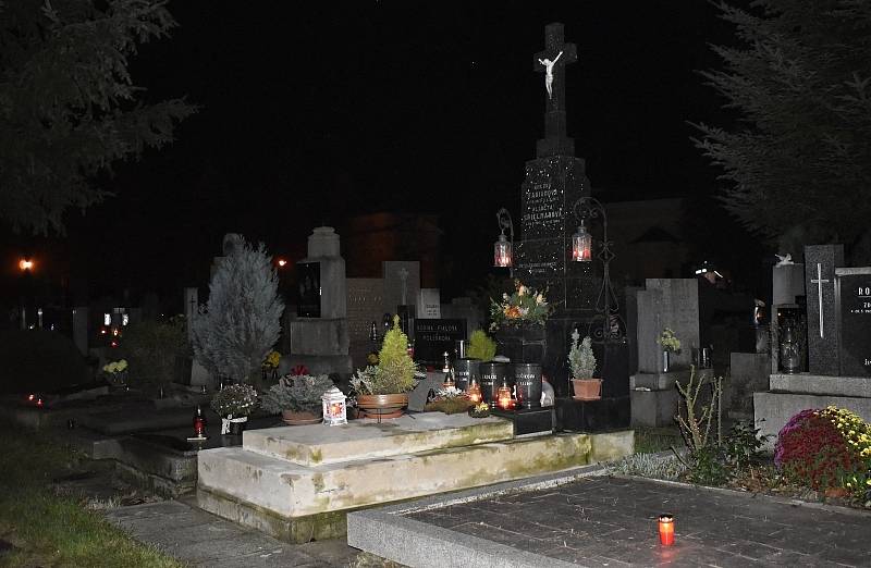 Městský hřbitov v Prostějově. Rozzářené hřbitovy na Prostějovsku. 31.10. 2020