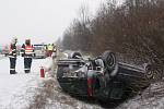 Jedna z prvních nehod způsobená ledovkou a sněhem se stala ve středu před patnáctou hodinou na rychlostní silnici R46 ve směru z Olomouce v blízkosti Prostějova. Ford Focus skončil při nehodě v příkopu na střeše.Před nehodu se začaly tvořit dlouhé kolony