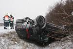 Jedna z prvních nehod způsobená ledovkou a sněhem se stala ve středu před patnáctou hodinou na rychlostní silnici R46 ve směru z Olomouce v blízkosti Prostějova. Ford Focus skončil při nehodě v příkopu na střeše.Před nehodu se začaly tvořit dlouhé kolony