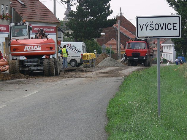 Dopravní uzavírka ve Výšovicích. Klikněte pro zvětšení