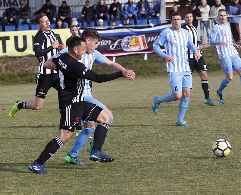 Fotbalisté Prostějova (ve světlém) prohráli s Českými Budějovicemi 0:1.