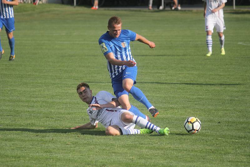 Fotbalisté Prostějova (v modrém) doma podlehli Líšni 2:6