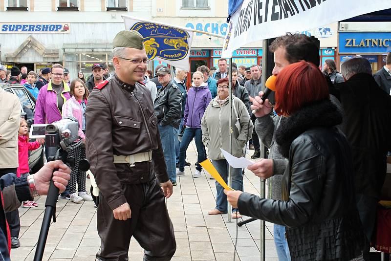 Historické motorky a auta projížděly Prostějovem. 12.5. 2019