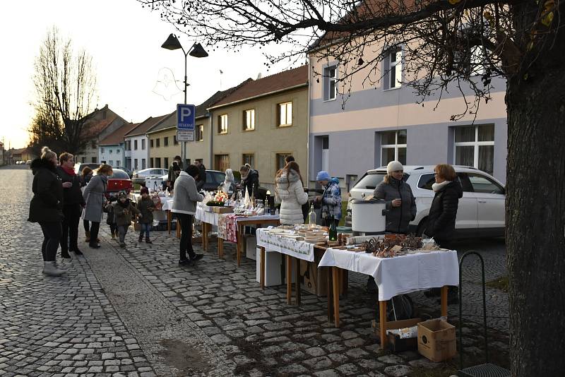 Rozsvícení vánočního stromu v Nezamyslicích 2019