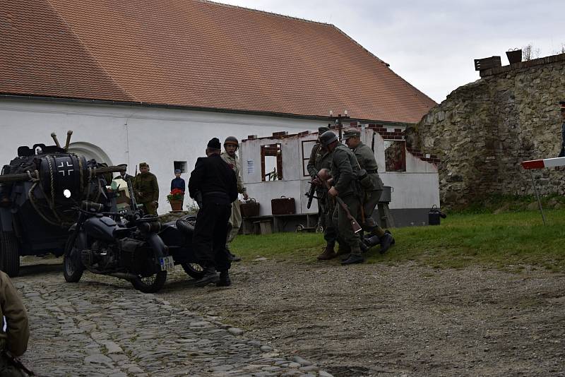 Akce připomínající historii 2. světové války nabídla pestrou přehlídku zbraní, techniky či uniforem několika armád, 18. 9. 2021