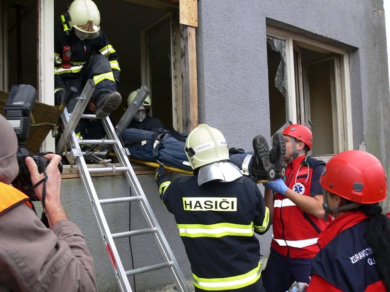 Cvičení IZS v Jezdecké ulici v Prostějově