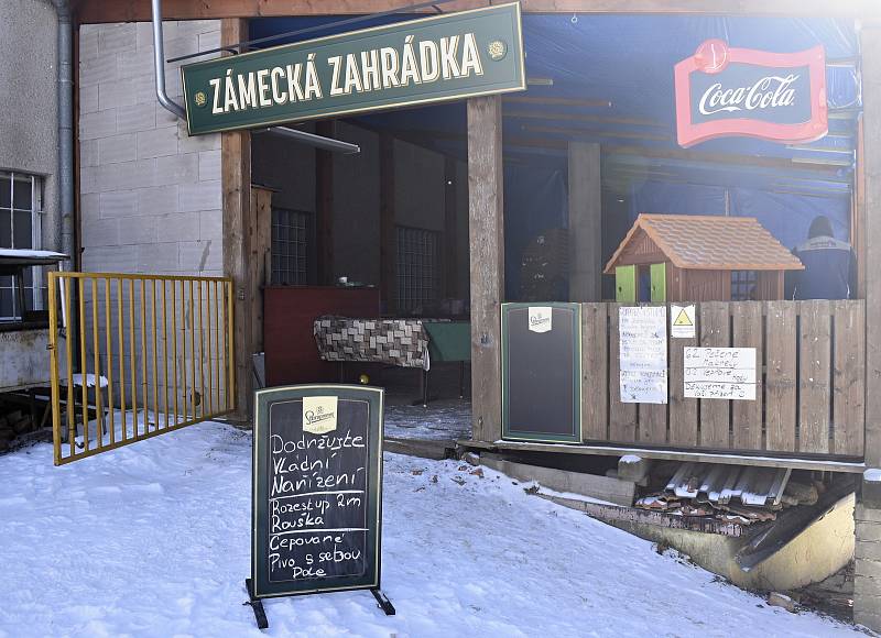 V konické Zámecké zahrádce se v sobotu konaly vepřové hody.