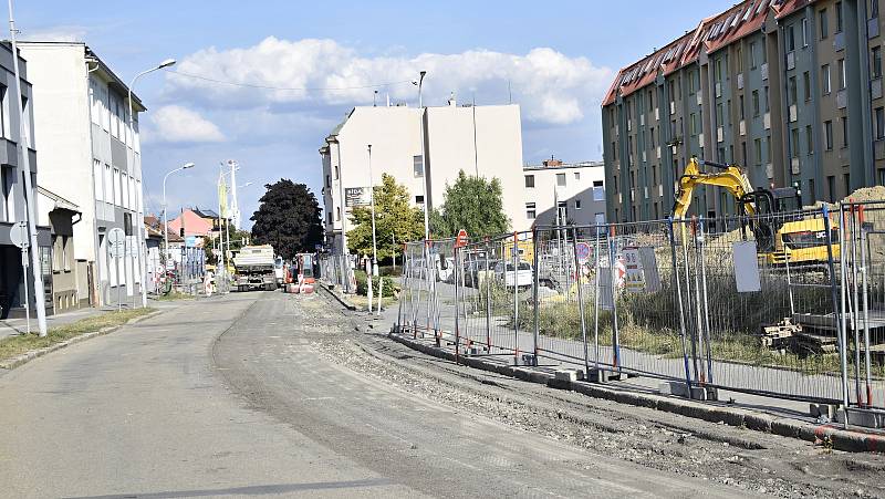 Dopravní trable v jihozápadní části Prostějova nekončí. Aktuálně jsou neprůjezdné ulice Žeranovská a Šmeralova. Žeranovská bude uzavřena do 26. září. 15.9. 2021