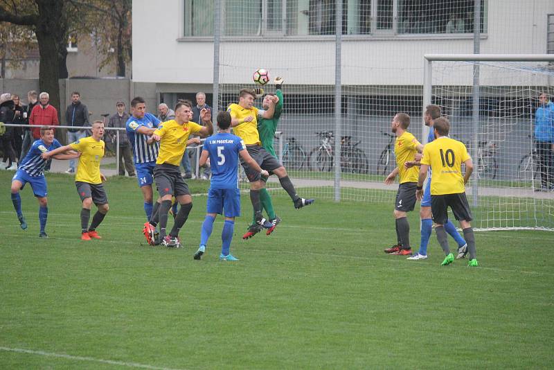 MSFL, 12. kolo: 1. SK Prostějov (v modrobílých dresech) proti Hanácké Slavii Kroměříž