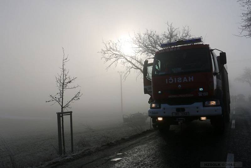 Tragická hromadná nehoda na kluzké silnicie mezi Němčicemi nad Hanou a Prostějovem 13. února 2014