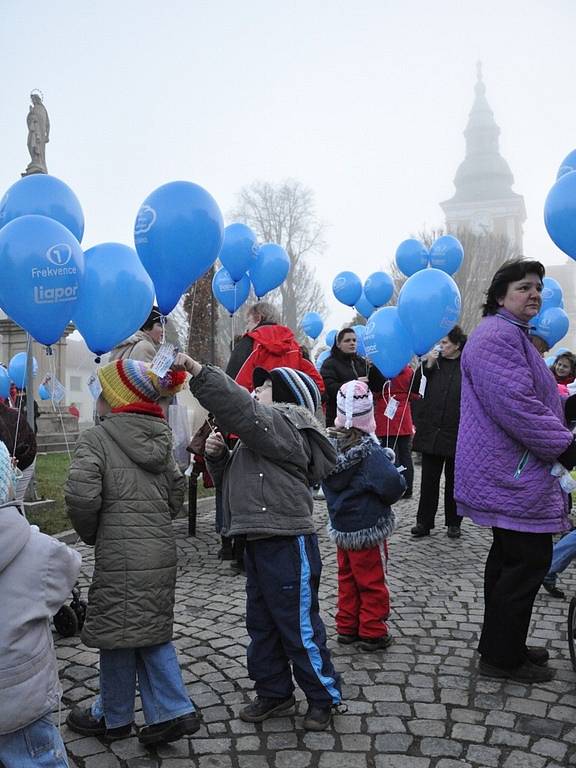 K obloze vyletělo na pět set balonku.