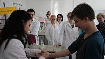 Střední škola Polytechnická v Prostějově přivítala osmáky a deváťáky ze základních škol. Učitelé se studenty jim ukázali pokusy a představili také některé typy měření. 