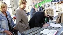 Podpis petice za zachování prostějovské tržnice na stávajícím místě
